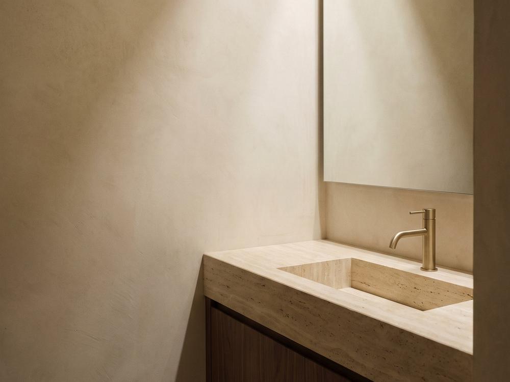 Lavabo · pedra e madeira