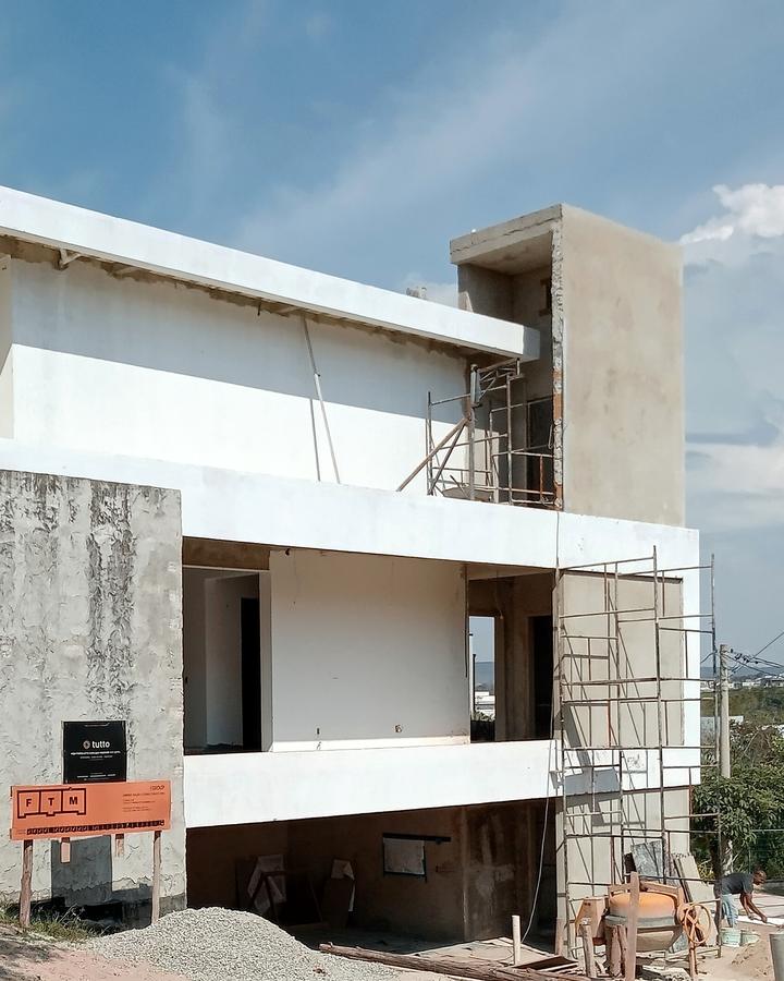 Agosto · fachada